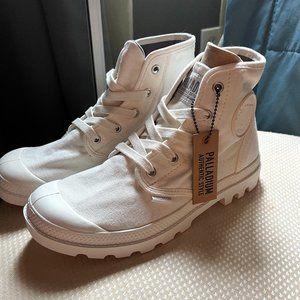 NWT Women's Palladium Pampa Hi (Sz. 8)